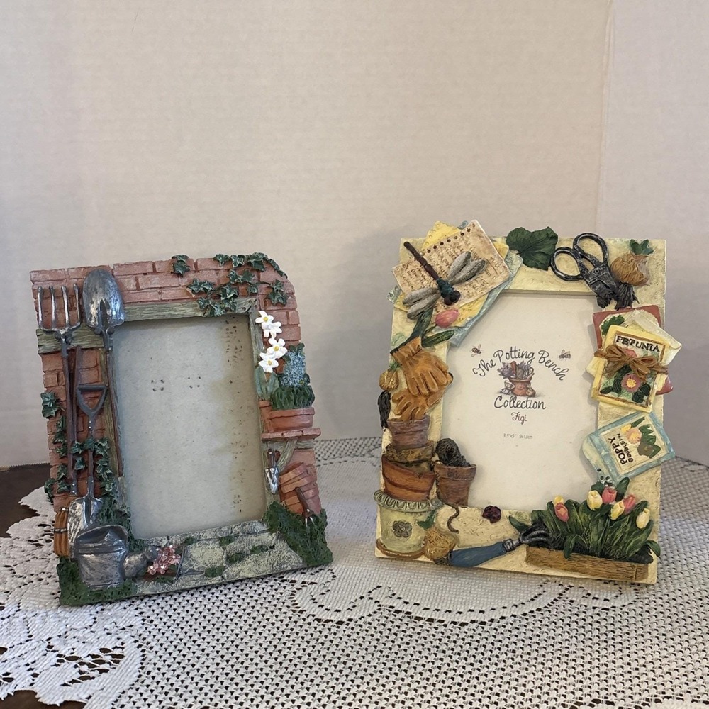 FIGI VintageSET 2 Gardening Flowers picture frame 3D. 3.5 photos.Cottagecore.